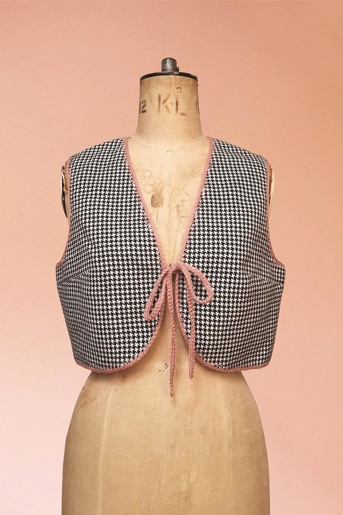 Cute Retro Inspired Houndstooth Waistcoat Vest Black And White